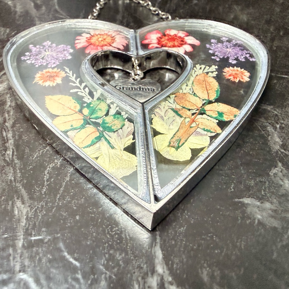Heart Suncatcher “Grandma” Ornament with Pressed Flowers - Picture 11 of 12